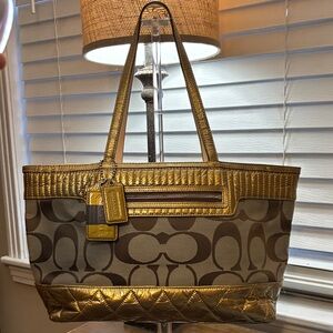 Coach Poppy Signature Tote